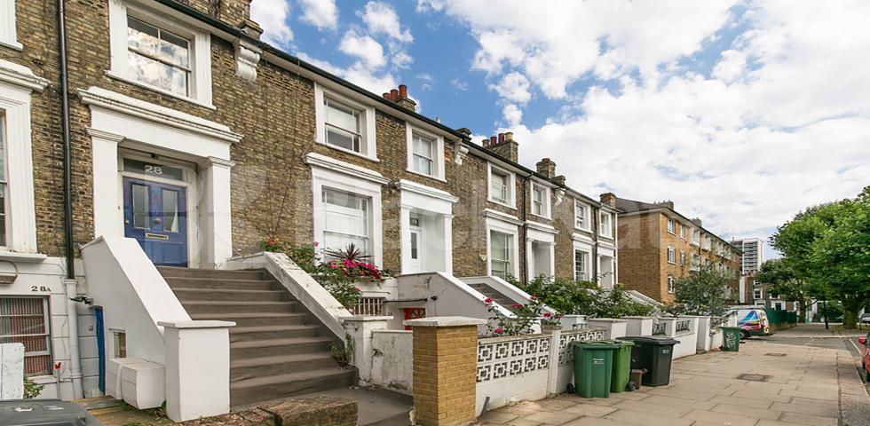 Amazing two bedrooom property fully unfurnished set in a period conversion Marquis Road, Camden